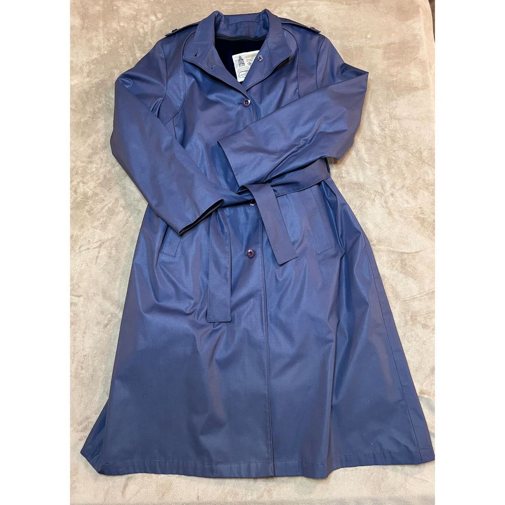 Vintage Khaki London Fog Womens 8 petite Trench Coat With Zip Out Lining, 80s